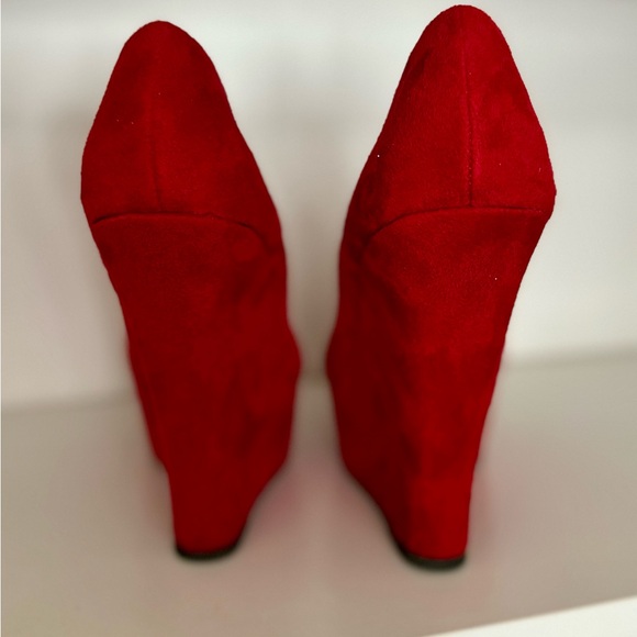 Red Platforms in Faux Sude - Picture 3 of 5